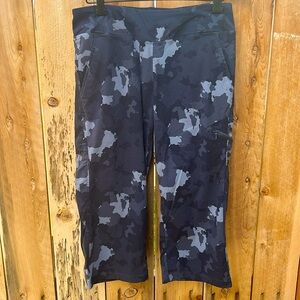 Mountain Hardwear Dynama/2 capri, blue camo print, like new EUC